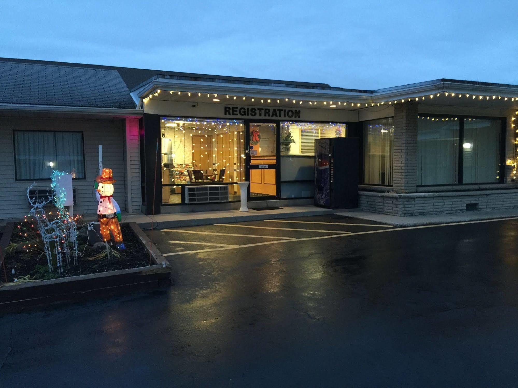 Budget Inn Уильямсвилл Экстерьер фото
