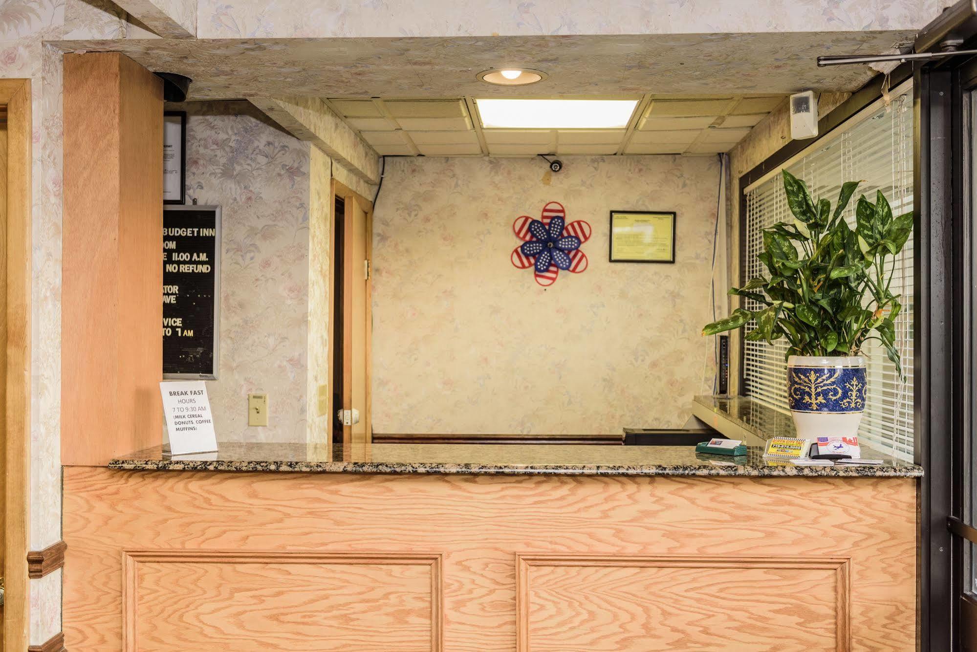 Budget Inn Уильямсвилл Экстерьер фото