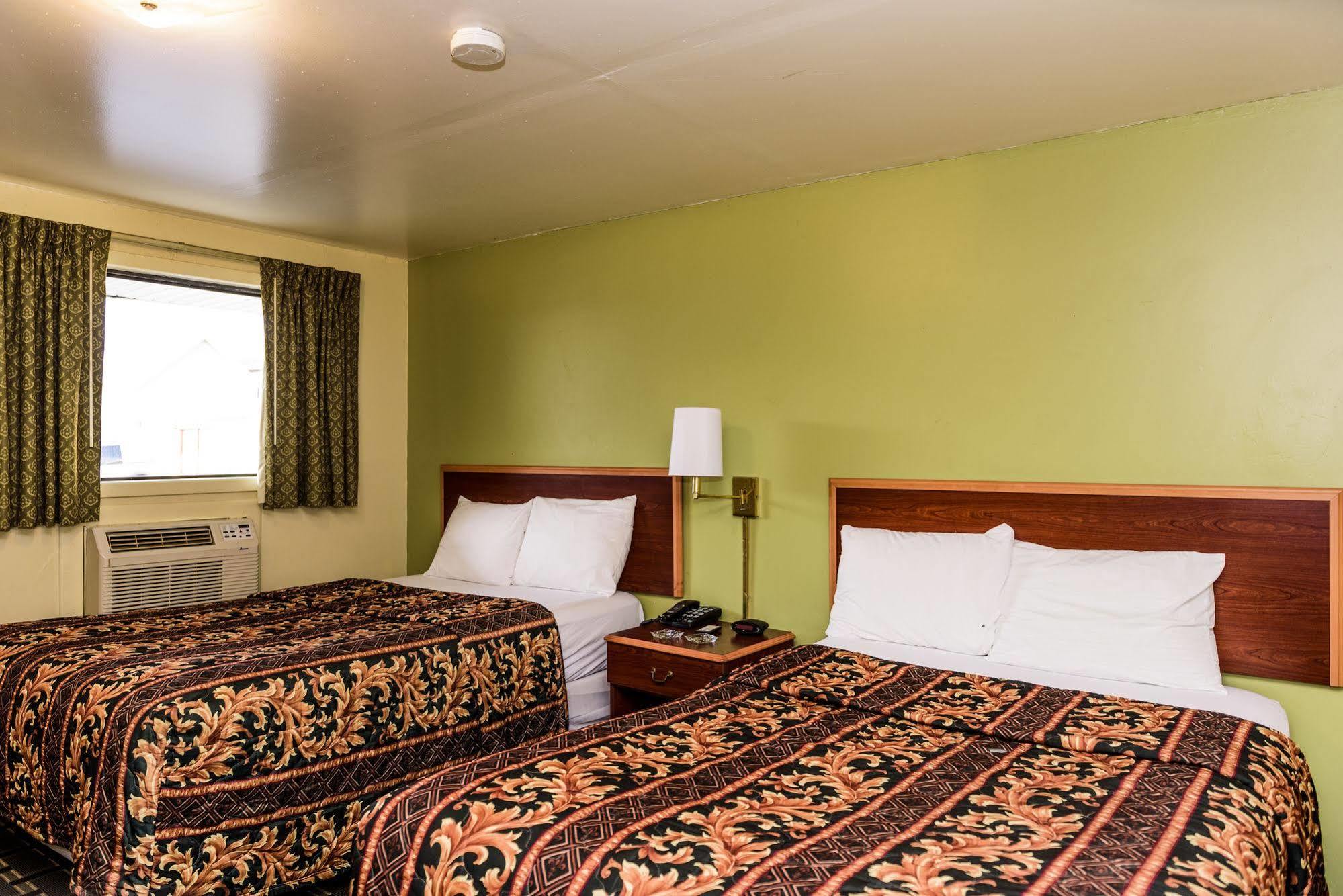 Budget Inn Уильямсвилл Экстерьер фото