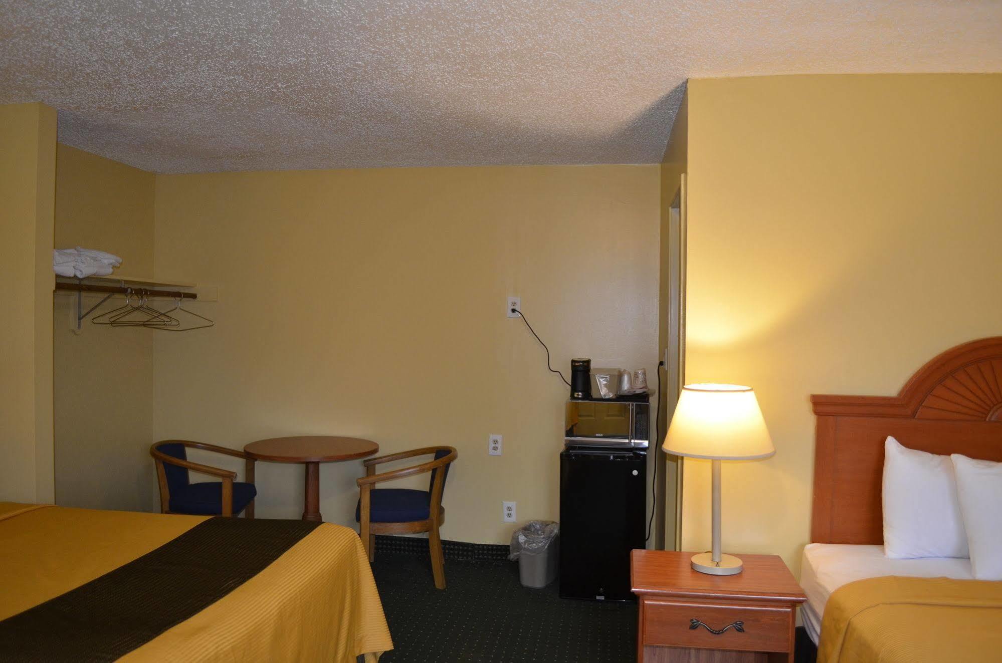 Budget Inn Уильямсвилл Экстерьер фото