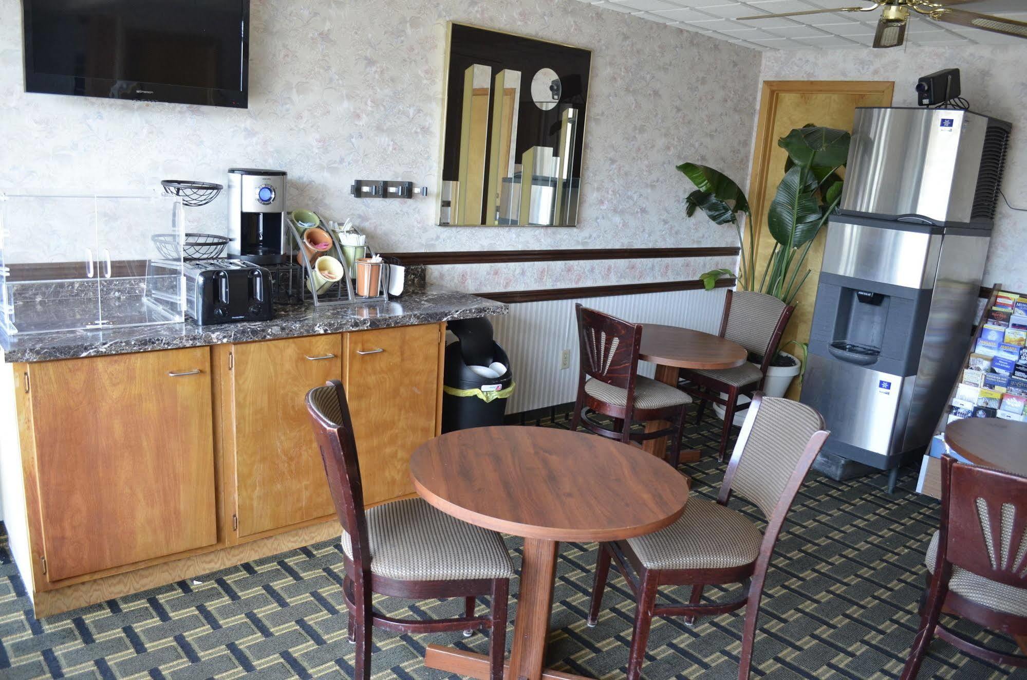 Budget Inn Уильямсвилл Экстерьер фото