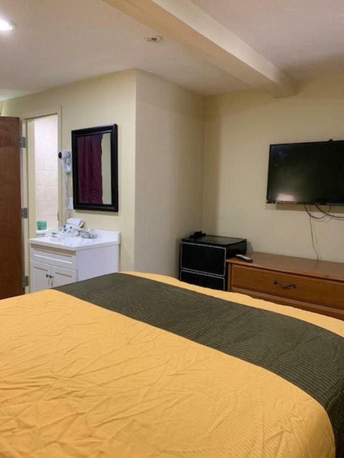 Budget Inn Уильямсвилл Экстерьер фото
