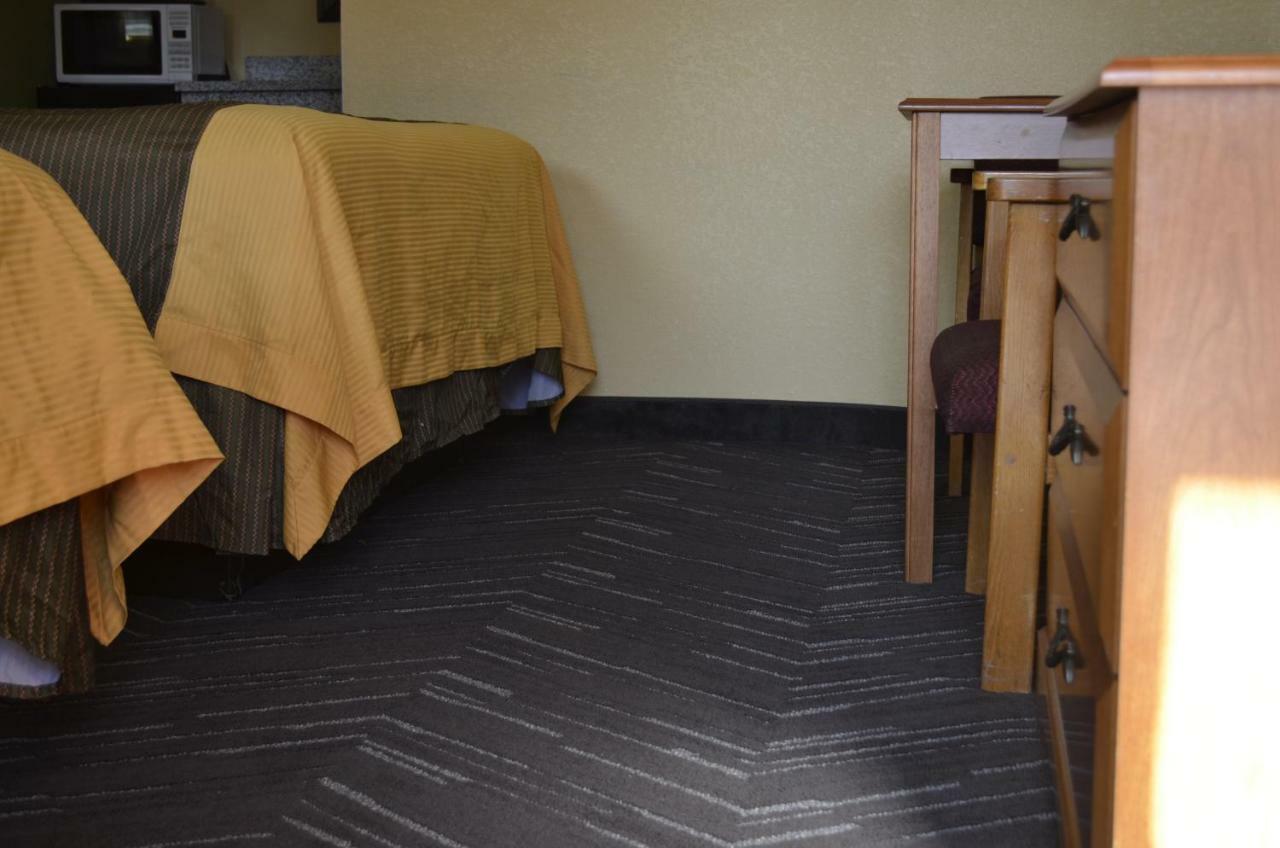 Budget Inn Уильямсвилл Экстерьер фото
