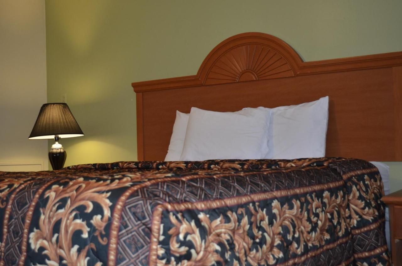 Budget Inn Уильямсвилл Экстерьер фото